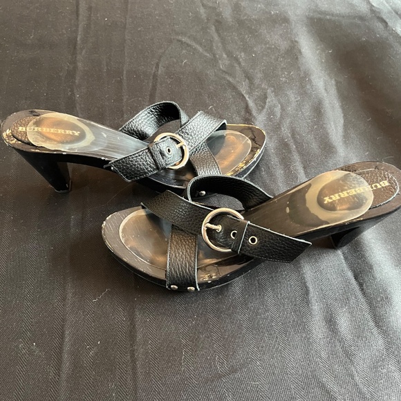 Burberry Black Leather and Patent Leather Sandal - Picture 3 of 7